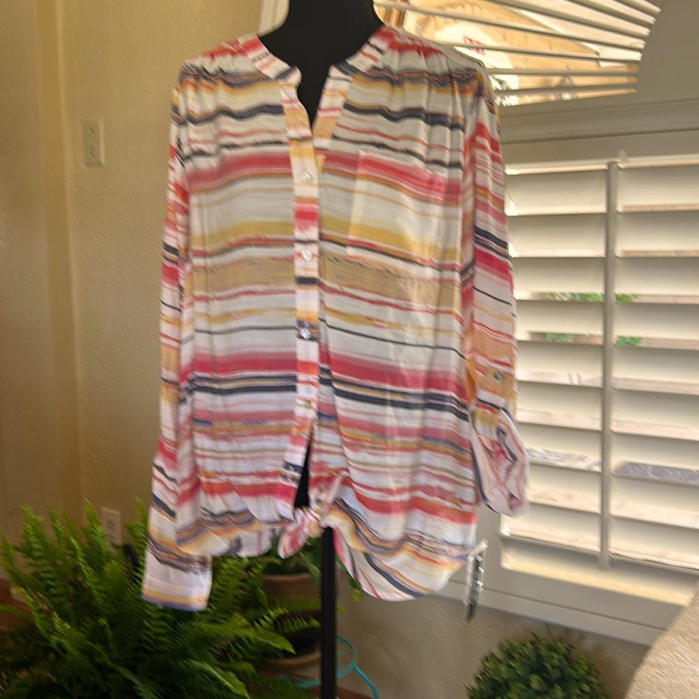 Zac &Rachael blouse. NWT Light colorful